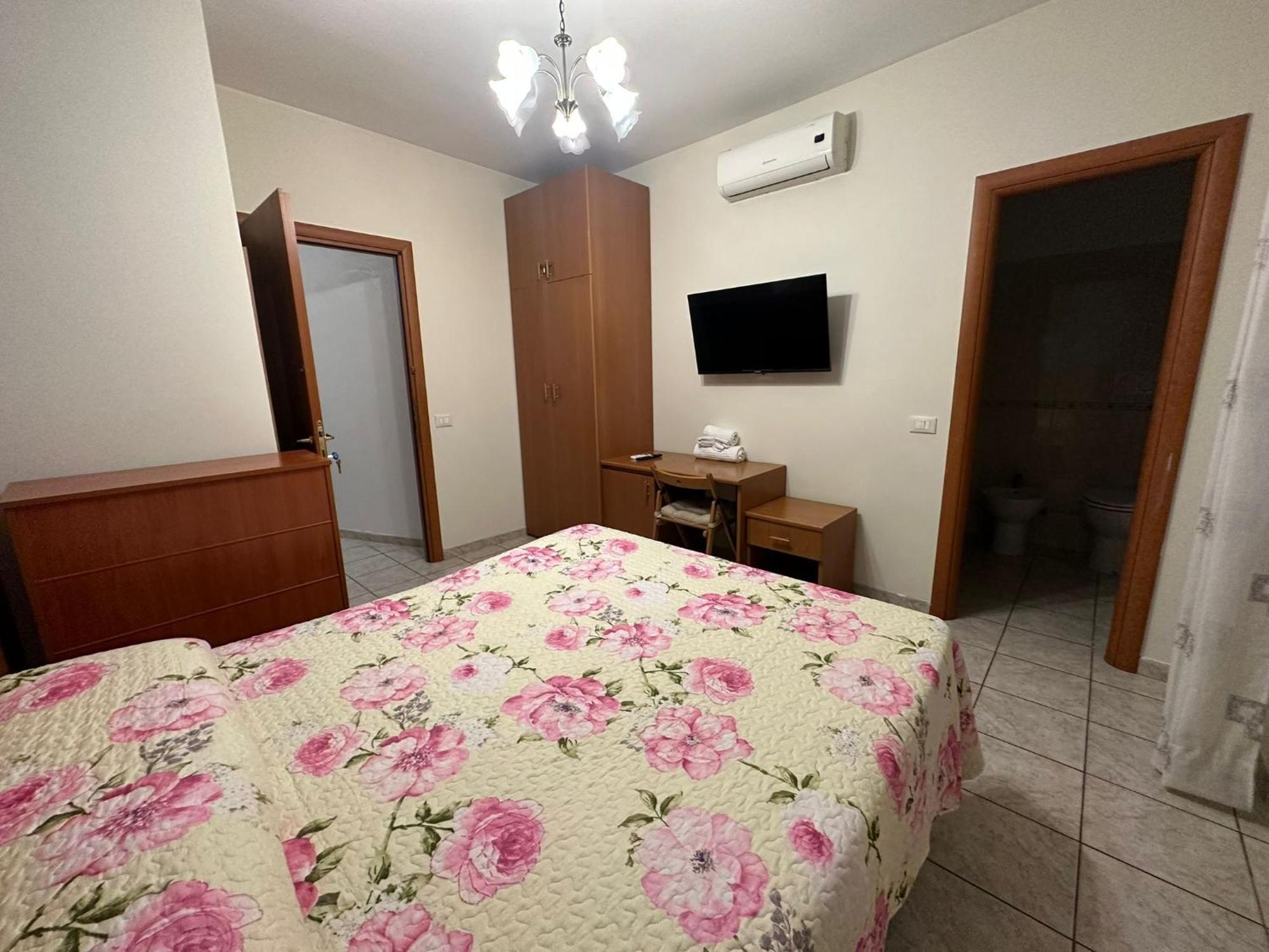 Torino Holidays Home Rome Bagian luar foto